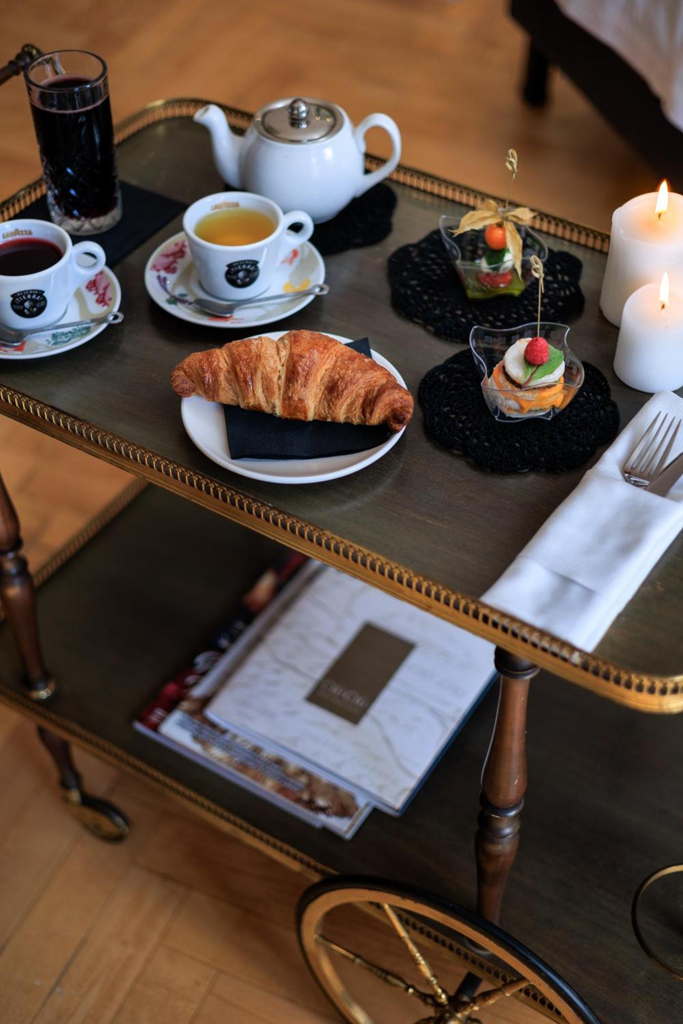 Arte Boutique Hotel Тирана Экстерьер фото