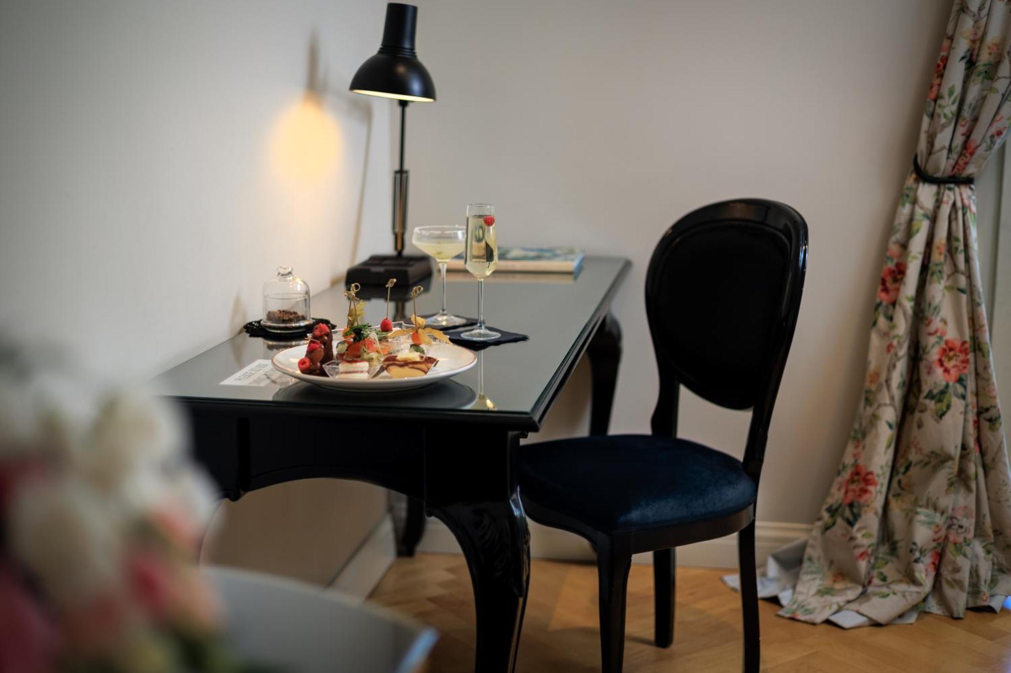 Arte Boutique Hotel Тирана Экстерьер фото